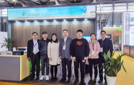 中國塑協(xié)塑木制品專委會(huì)參觀地面材料及鋪裝技術(shù)展覽會(huì)